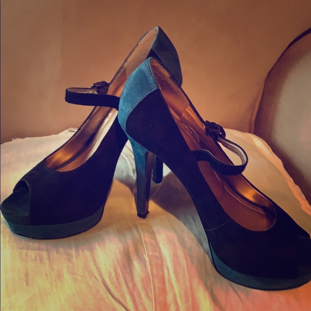 BCBG Black and Teal Heels